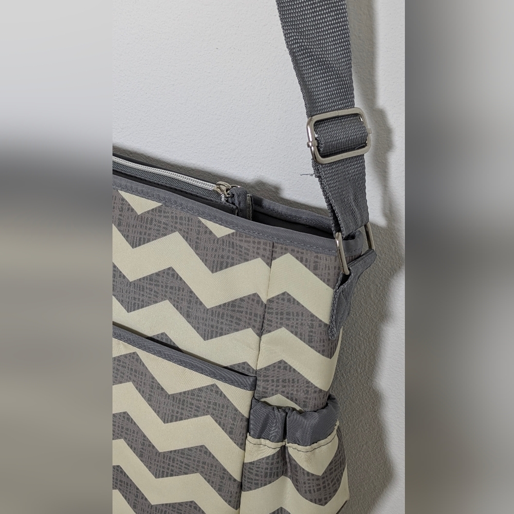 Tender Kisses NEW Grey Chevron Print Diaper Bag Changing Pad Pockets - Picture 3 of 15
